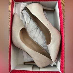 SIZE 7 KELLY & KATIE HEELS - TAUPE never worn